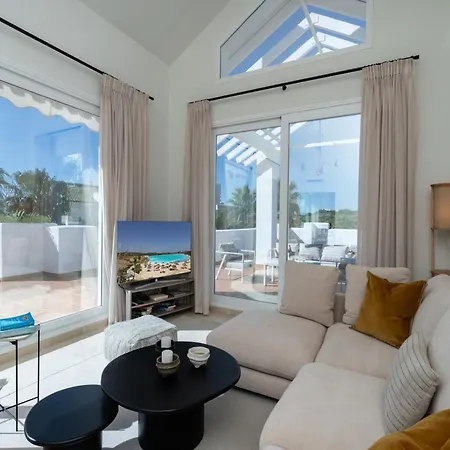 Exclusive Penthouse Near Lagoon