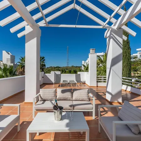 Exclusive Penthouse Near Lagoon Apartmán Estepona