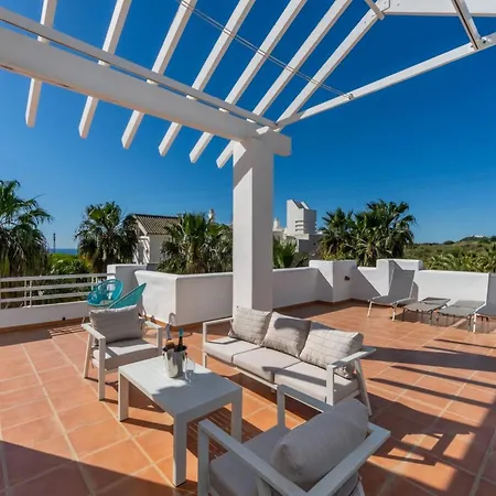 Exclusive Penthouse Near Lagoon *