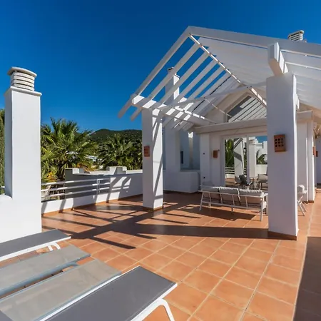 Exclusive Penthouse Near Lagoon